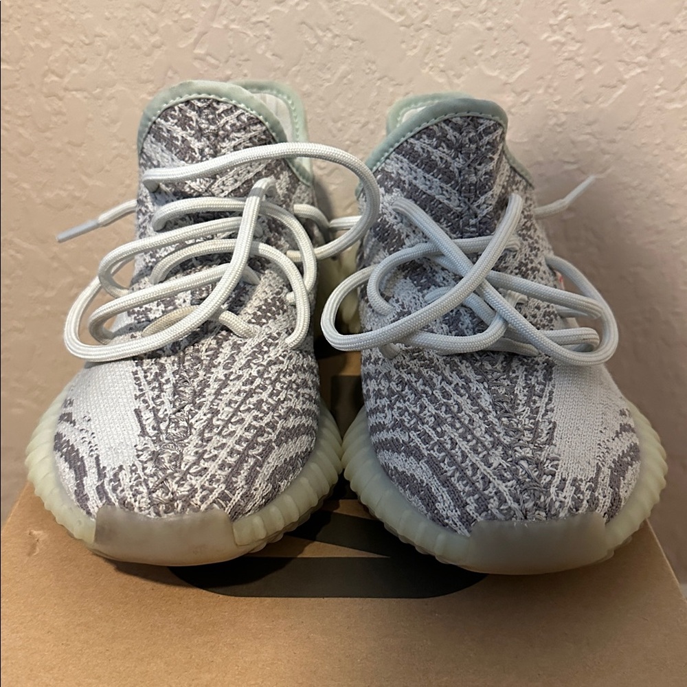 Yeezy boost 350 V2 blue tint